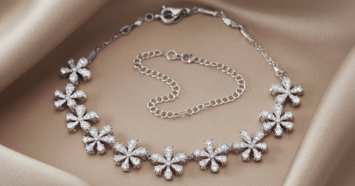 14k White Gold Petal Chain Necklace Fleurs